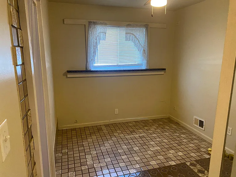 2076 Alberta St — Photo 13