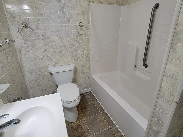 10290 Lewistown Rd — Photo 5