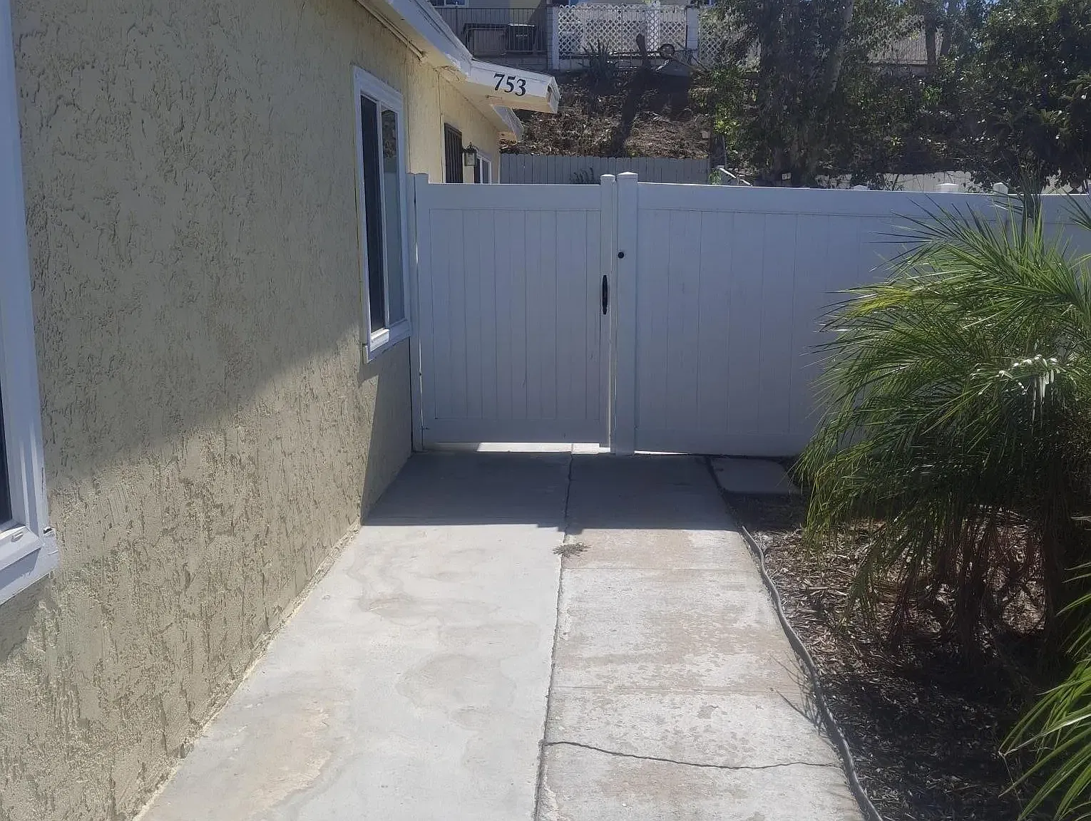 2 bed, 1.0 bath, 750 sqft, $2,100 — Photo 2
