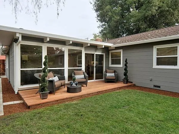 744 Edge Ln — Photo 3