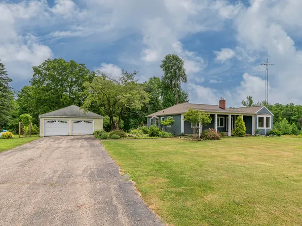 73603 County Road 215, Decatur, MI 49045