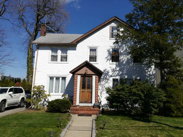 11 W End Ave, Great Neck, NY 11023