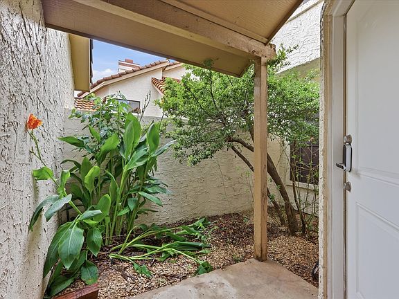 4th image of 607 Mission Cir