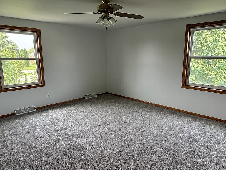 W186S8605 Douglas Dr — Photo 13