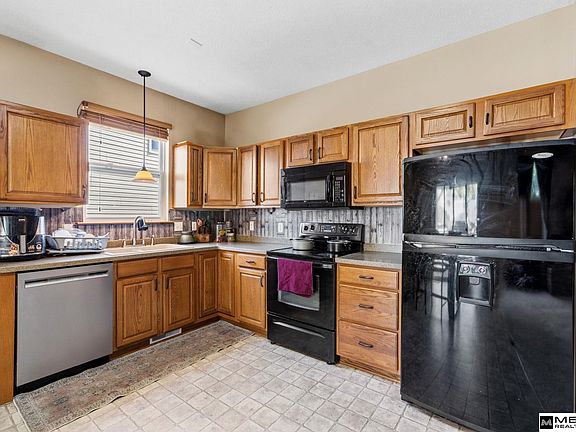 5th image of 7520 N 107th Ave