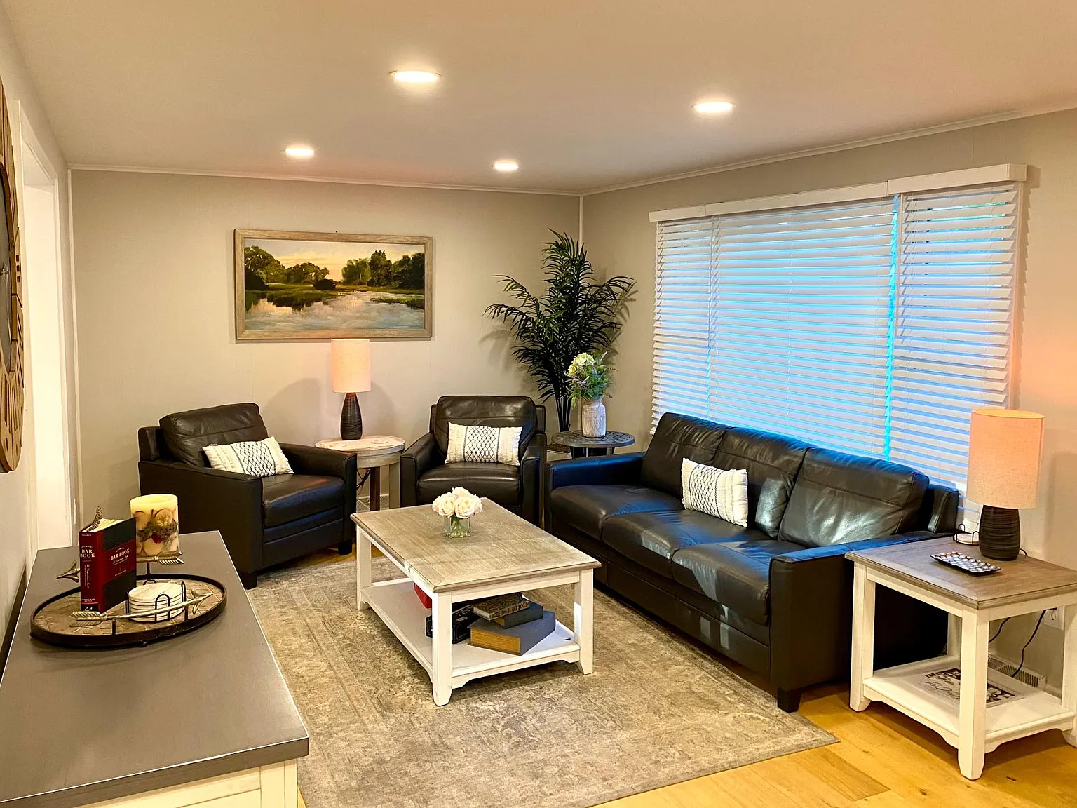 3 bed, 1152 sqft, $2,350 — Photo 2