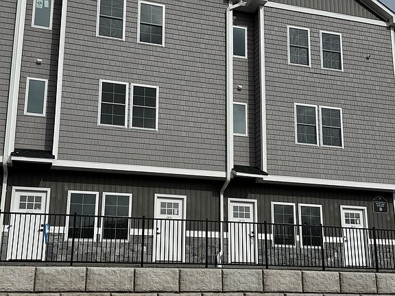 3rd image of 243 Echo Lake Road #B10