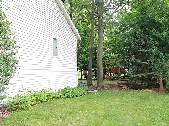 3rd image of 2463 Danton Dr SW