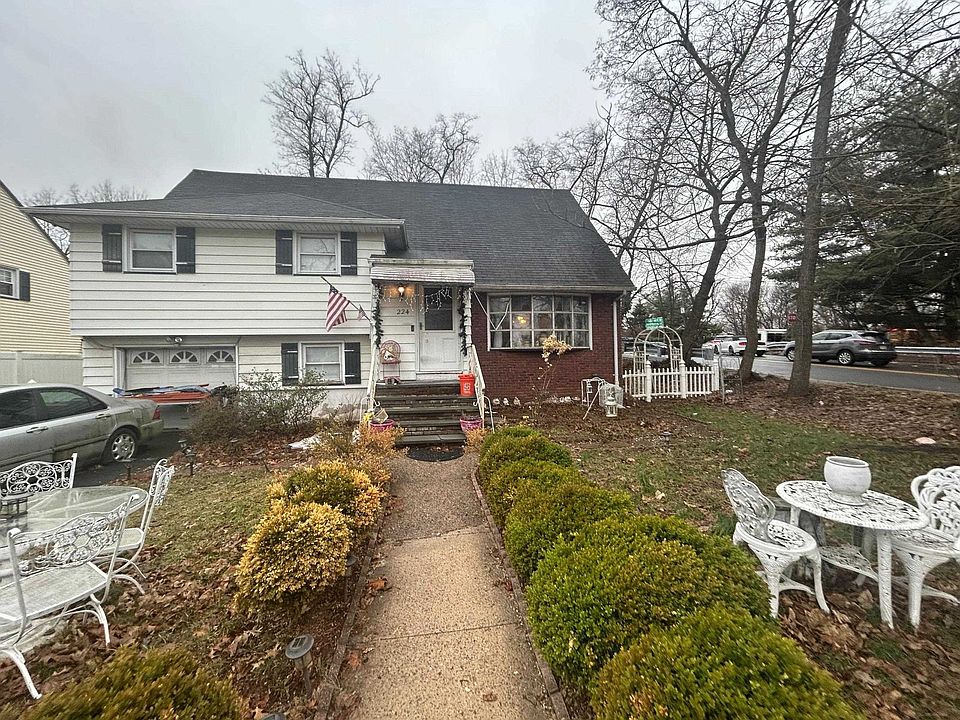 2nd image of 224 Kings Ct