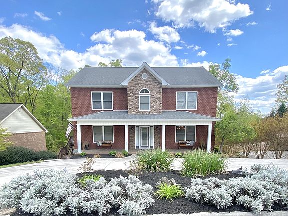 3rd image of 4830 Garfield Terrace Dr
