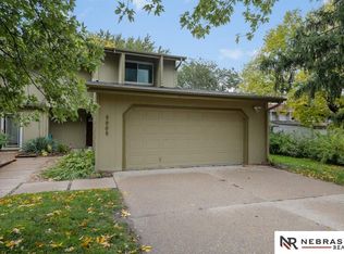 9009 David Cir, Omaha, NE 68138