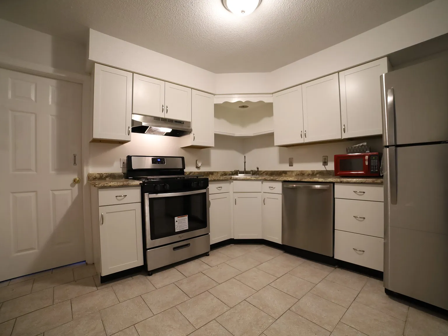 32 Hilltop Cir — Photo 2