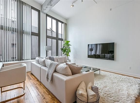 4th image of 333 Julia St APT 305
