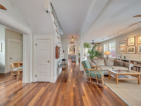 4th image of 1105 New York Ave