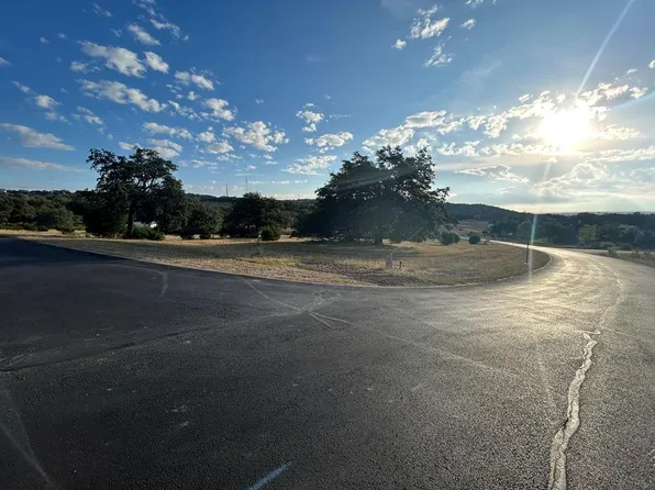 105 Lakebridge Trl, Ingram, TX 78025