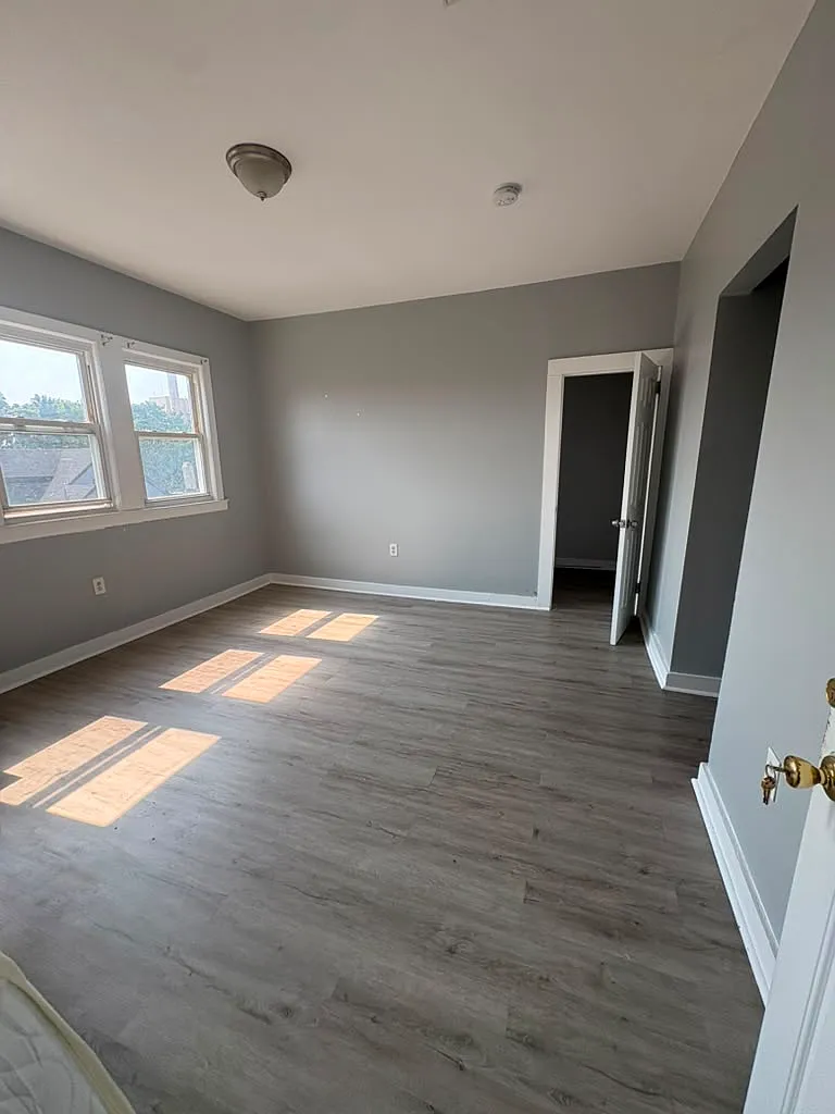 2 bed, 800 sqft, $1,800 — Photo 3