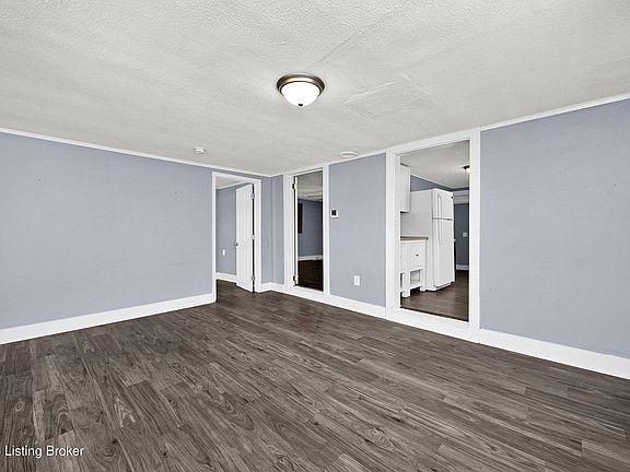4th image of 810 Legion Park Rd