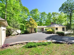 4 High Ledge Rd, Bloomfield, CT 06002
