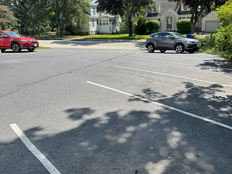 Large parking for tenants