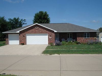 132 Fairview Dr, Manchester, IA, 52057