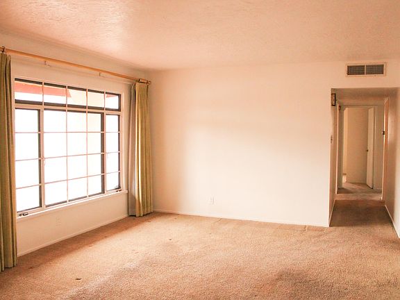 5th image of 6229 Hannett Ave NE