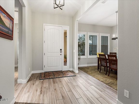 3rd image of 4907 N Grandview Dr