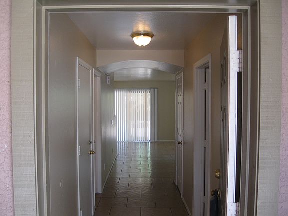 4th image of 3125 W Huntington Dr