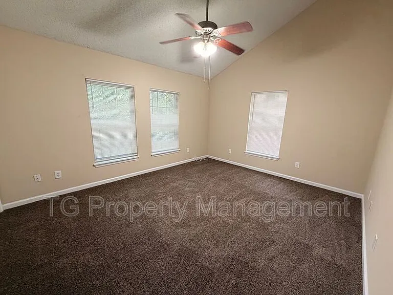 747 Broxton St — Photo 10