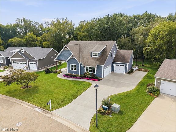 2nd image of 3098 Huntcliffe Rd NE