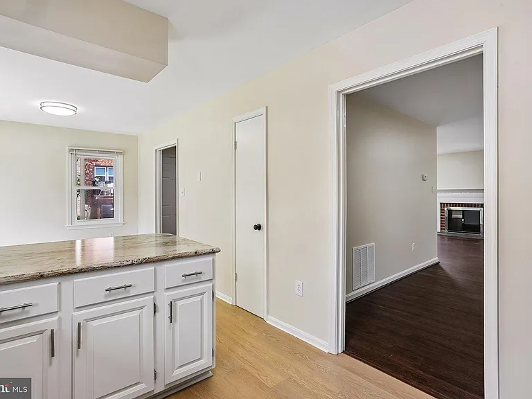 7561 Heatherton Ln — Photo 14