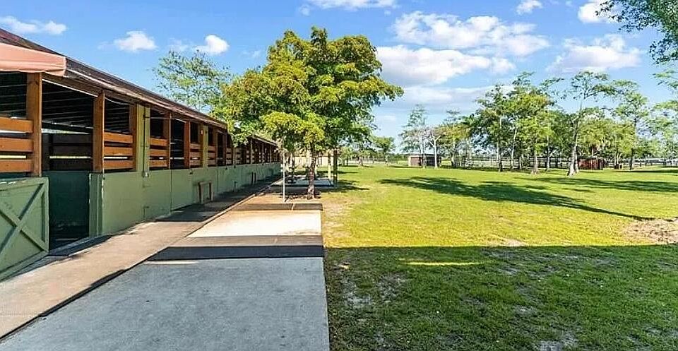 2nd image of 16098 Deer Path Ln