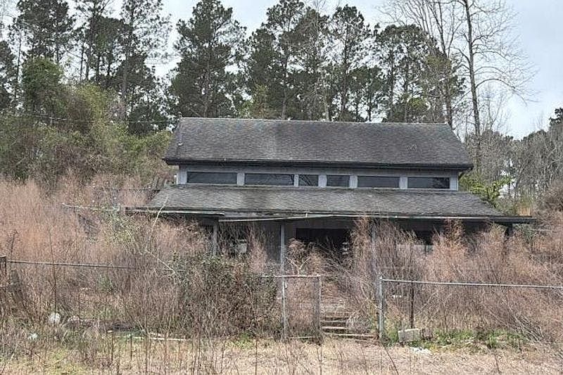 1st image of 60606 A C White Rd