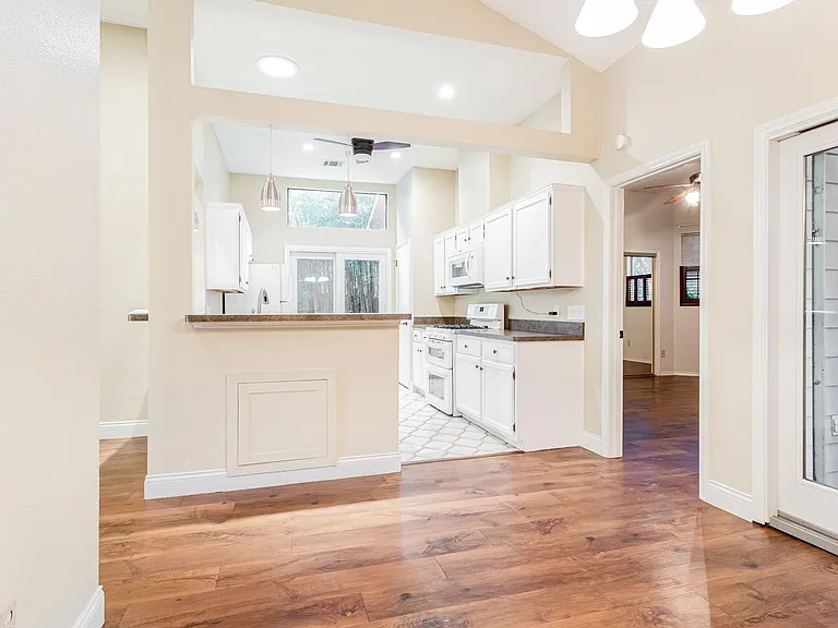 2109 Castle View Dr — Photo 7