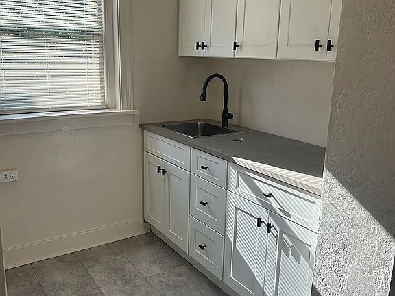 4th image of 5649 Phillips Ave #8