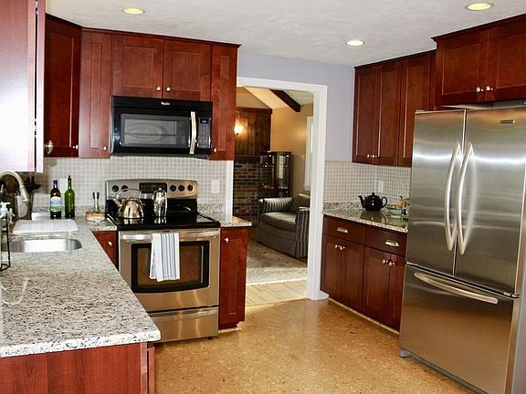 2nd image of 22 Linda Ln