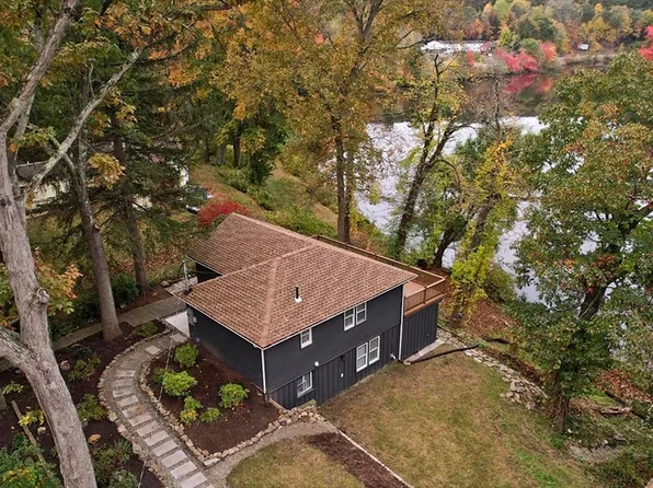 8 Maynard Rd, Wilbraham, MA 01095