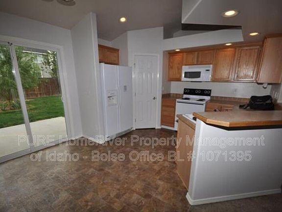 5th image of 3872 N Weston Ave