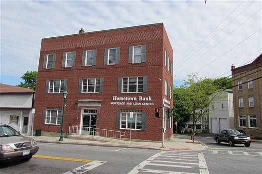 4th image of 74 W Main St