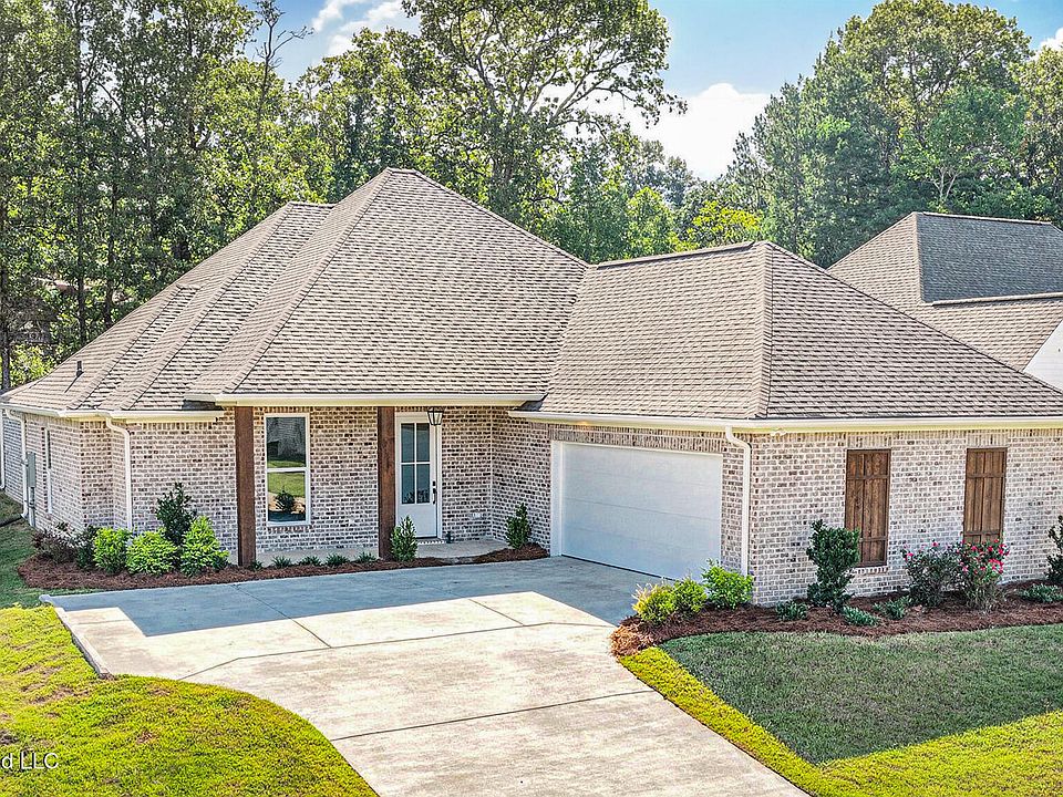 1st image of 352 Oakville Cir