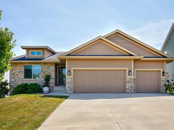 15214 Aurora Cir, Urbandale, IA 50323