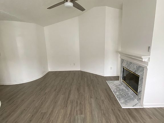 4th image of 219 Strawberry Ct