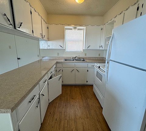 4th image of 2746 Avenue J #2
