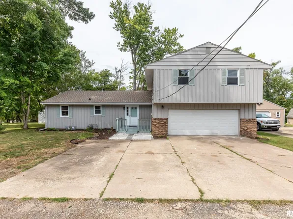 1013 S Schmidt Ave, Peoria, IL 61605