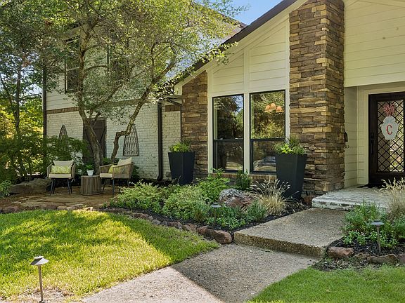 3rd image of 520 Cottonwood Pl