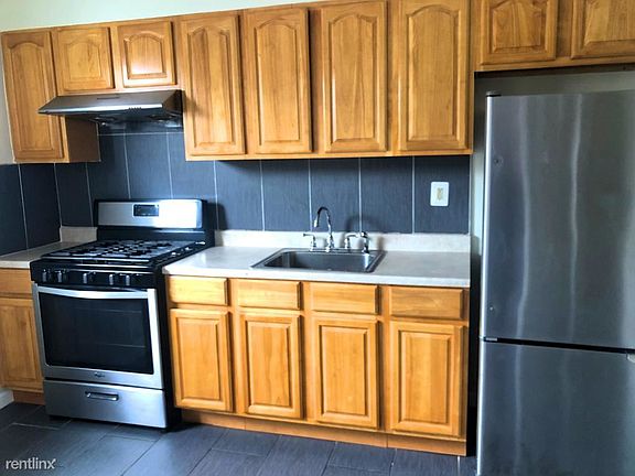 2nd image of 7166 Glenloch St