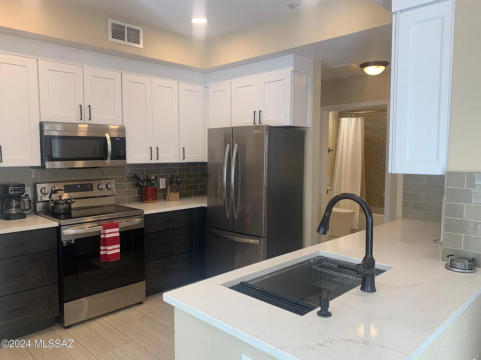 2 bed, 2.0 bath, 1057 sqft, $1,800 — Photo 3