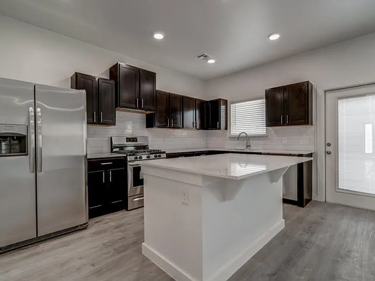 7901 NW 135th Ter — Photo 12
