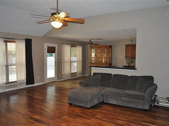 3rd image of 114 Carlsbad Dr