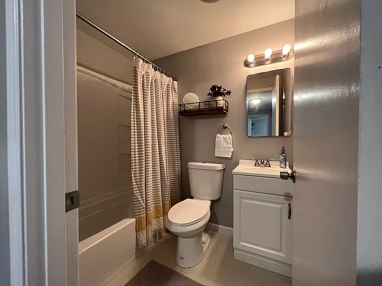 1104 N Pine St — Photo 9