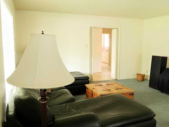 4th image of 2206 Palomar St